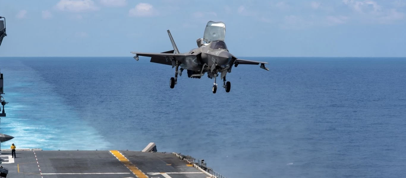 USS America: Εντυπωσιακά πλάνα από τις επιχειρήσεις F-35B και MV-22B Osprey στην κινεζική Θάλασσα